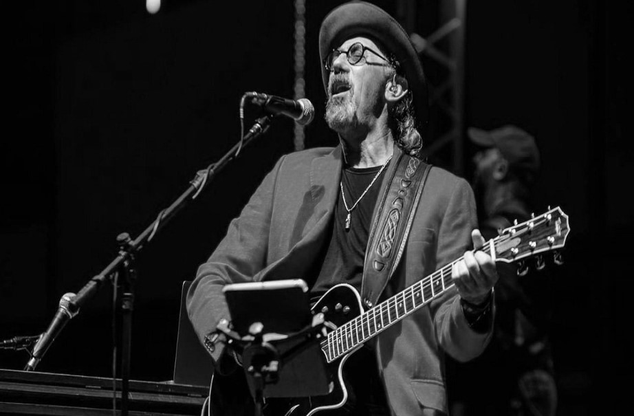 Svirao na legendarnom albumu “Brothers In Arms”: Preminuo gitarista grupe Dire Straits