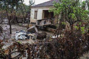 Potresne slike iz Grčke nakon stravičnog nevremena: Aktivirala se klizišta, putevi uništeni