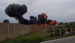 Tragedija u Italiji! Vojni avion pao na automobil: Poginula djevojčica, brat teško povrijeđen VIDEO