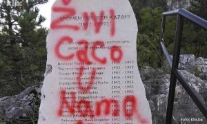Obaviještena policija: Vandali oskrnavili spomenik ubijenim Srbima u Sarajevu