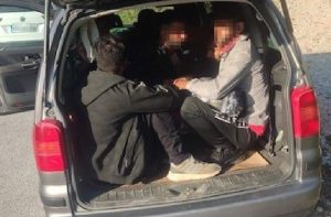 Državljanka BiH lišena slobode: Policija u vozilu otkrila 11 osoba iz Pakistana