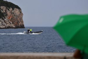 Bura prvrnula kajake: Nastavljena potraga za nestalima u moru