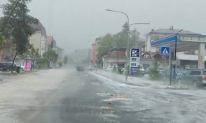 Led zabijelio ulice: Nevrijeme već stiglo u neke dijelove BiH FOTO