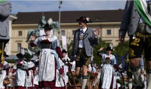 Iznenađenje na Oktoberfestu! Potrošili preko 900 evra, a voda bila skuplja od piva VIDEO