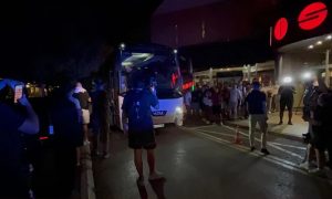 Košarkaši Partizana stigli u Banjaluku: “Grobari” dočekali miljenike FOTO