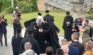 Patrijarh Porfirije u posjeti Manastiru Žitomislić: Dočekali ga mnogobrojni vjernici