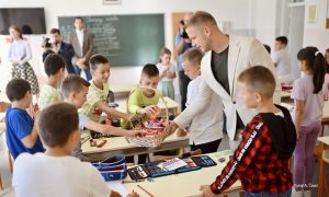 Prvi dan škole u Banjaluci: Gradonačelnik posjetio osnovce