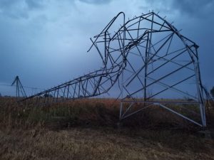 Jako nevrijeme protutnjalo Srbijom: Snažna oluja uništila stubove dalekovoda VIDEO