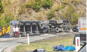Saobraćajna nesreća u ovom dijelu BiH: Šleper sletio s ceste i prevrnuo se