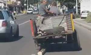 Rješenje i kada se činilo da ga nema: Umjesto točka na traktor stavili gredu