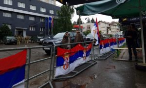 Dan srpskog jedinstva: Ulice Leposavića i Zvečana okićene trobojkama VIDEO