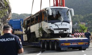 Detalji stravičnog udesa: Britanac jedan od stradalih u slijetanju autobusa sa puta