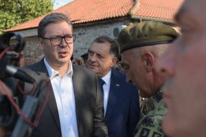 Vučić nakon prikaza naoružanja Vojske Srbije: Dičimo se trobojkom