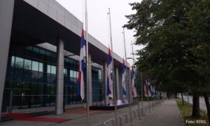 U Srpskoj Dan žalosti povodom tragičnih događaja na Kosmetu: Zastave na institucijama spuštene na pola koplja