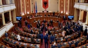 Sjednica prekinuta u Albaniji: Fizički obračun poslanika vlasti i opozicije