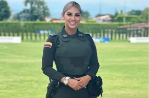 Policajka iz Kolumbije živa vatra: Kada izađe na teren niko ne gleda fudbal VIDEO
