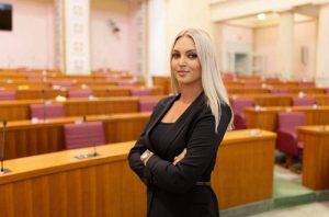 “Zgrožena sam čim se ljudi bave”: Hrvatska političarka završila na sajtu za odrasle FOTO