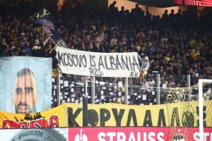 Oglasio se AEK povodom transparenta “Kosovo je Albanija”: “Gledamo ovo sa gađenjem”