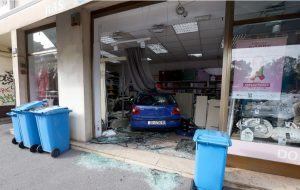 Ima povrijeđenih: Automobilom uletio u trgovinu u centru Zagreba