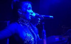 Kakvo izdanje Barbare Bobak: Pjevačica preko providnog bodija nosila brus i donji veš sa bodljama VIDEO