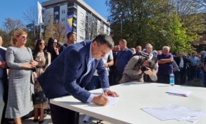Đajić prvi stavio paraf: Počelo potpisivanje peticije za Stanivukovićev opoziv VIDEO/FOTO