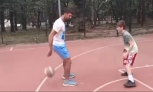 Nole je pravi car! Oglasio se otac dječaka sa kojim je Đoković igrao basket VIDEO