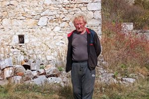 Dmitar se svakodnevno suočava sa problemima: Jedini stanovnik Donje Peulje bez prilaza kući i ulične rasvjete