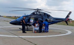 Građane iznenadila letjelica: Helikopter sletio kod banjalučke Gimnazije VIDEO