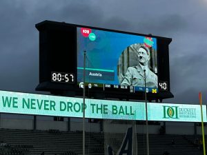 Skandal: Lik Adolfa Hitlera se pojavio na semaforu prije utakmice FOTO