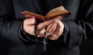 Skandal u crkvi: Na zabavi pozlilo muškoj prostitutki