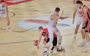 Neviđeno do sada: Košarkaš se provukao kroz noge na utakmici Premijer lige BiH VIDEO