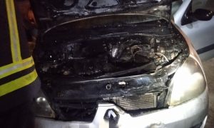 Vatrogasci imali pune ruke posla: U Banjaluci izgorjela dva automobila FOTO