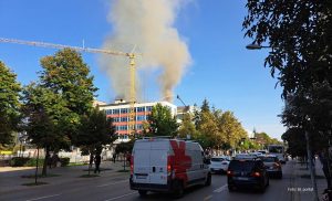 Detalji drame u Banjaluci! Gori zgrada “Elektrokrajine”, evakuisan i hotel “Bosna” VIDEO/FOTO