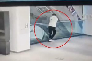 Pucnjava u tržnom centru: Napadač pritrčava i ispaljuje hice, jedan mladić teško ranjen VIDEO