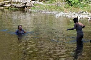 Hrabrost i avantura: Oktobarsko kupanje na hladnom izvoru Sane