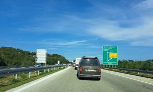 Oprez na auto-putu Banjaluka-Gradiška: Saobraćaj usporava prikolica šlepera FOTO