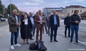 Nova deložacija parkinga “Autoprevoza”: Stigao Stanivuković, prisutni brojni pripadnici policije VIDEO