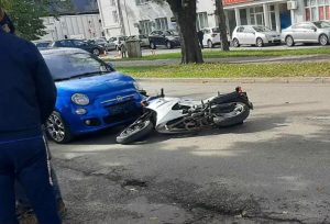 Opet dvotočkaš jedan od učesnika: Sudar motora i automobila u Banjaluci