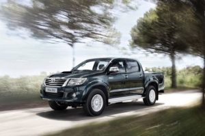 Dan kad je Toyota Hilux bačena sa krova zgrade – a motor upalio VIDEO