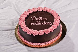 Rođendanska torta strica postala viralna na društvenim mrežama – jedan detalj je urnebesan FOTO