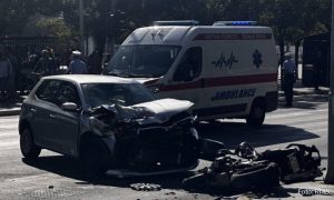 Teška nesreća u Banjaluci: Sudar automobila i motocikla, Hitna pomoć na terenu