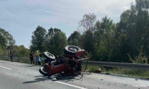 Drama! Žena na traktoru krenula po dijete u školu i sudarila se sa šleperom