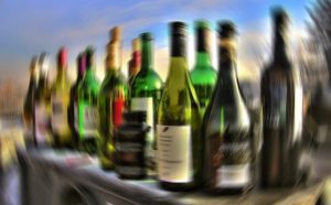 Pokrenuta istraga: Četiri osobe umrle nakon konzumacije ilegalnog pića