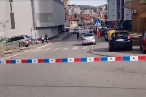 Ima ranjenih: Iz mercedesa pucano na motoriste usred dana VIDEO