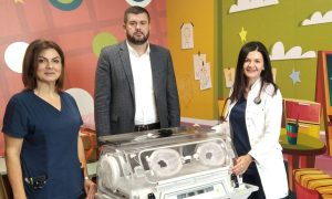 Ogroman značaj za cijelu regiju: Bolnici “Srbija” isporučen transportni inkubator