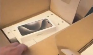 Zakon mu dozvoljava da ih zadrži: Greškom dobio kutije pune iPhone 15 telefona