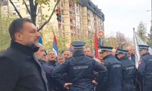Stigli Konaković i Nikšić! Borci ispred zgrade SDP-a poručili: Što su se sakrili kao miševi