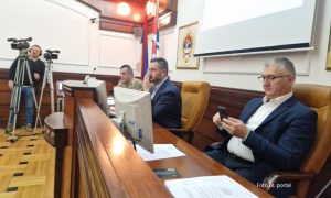 Haos na sjednici Skupštine: Ninković optužio Gradsku upravu za reketiranje, odbornici bijesni VIDEO