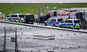 Okončana talačka kriza u Hamburgu: Naoružani otmičar držao kćerku na aerodromu