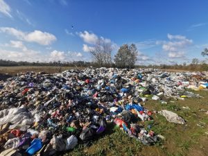 Ogromna divlja deponija: Ekološka atomska bomba na obali Vrbasa u Srpcu VIDEO
